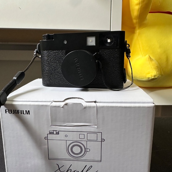 Fujifilm X hlaf camera 📷 (98% like new can negotiate) - Picture 6 of 6